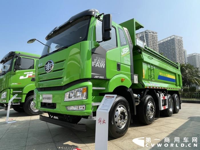 J6P 8x4輕量化渣土車(chē).jpg